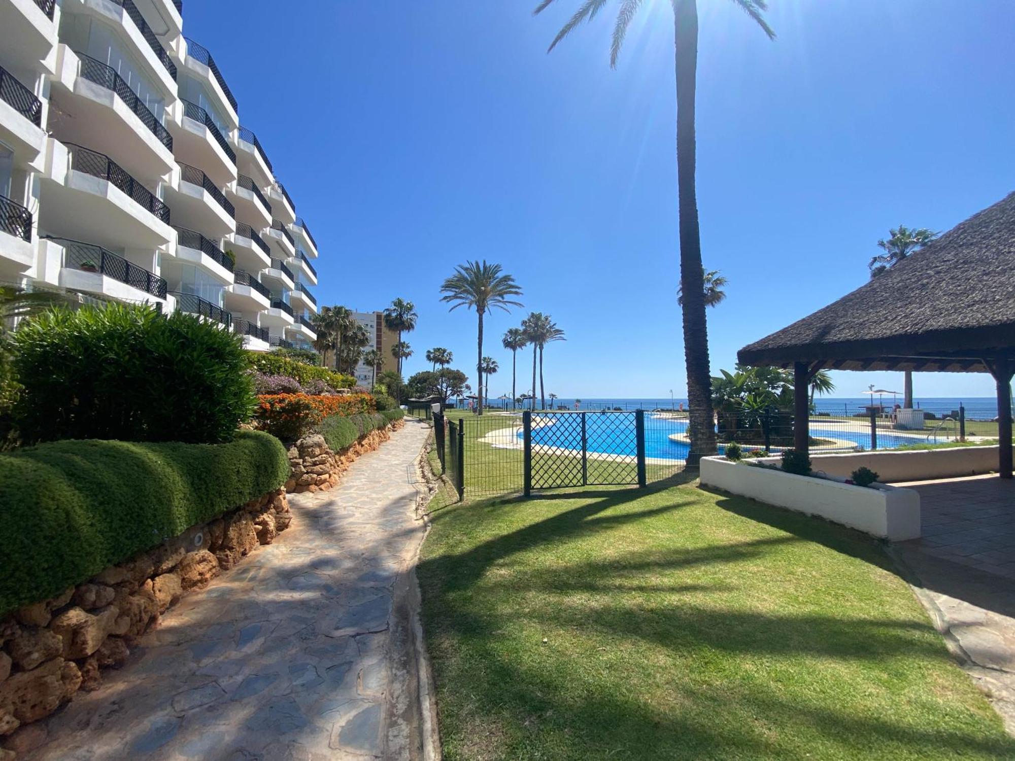 Frontline Beach Ground Floor With Privet Garden, Mi Capricho 16 Mijas Dış mekan fotoğraf