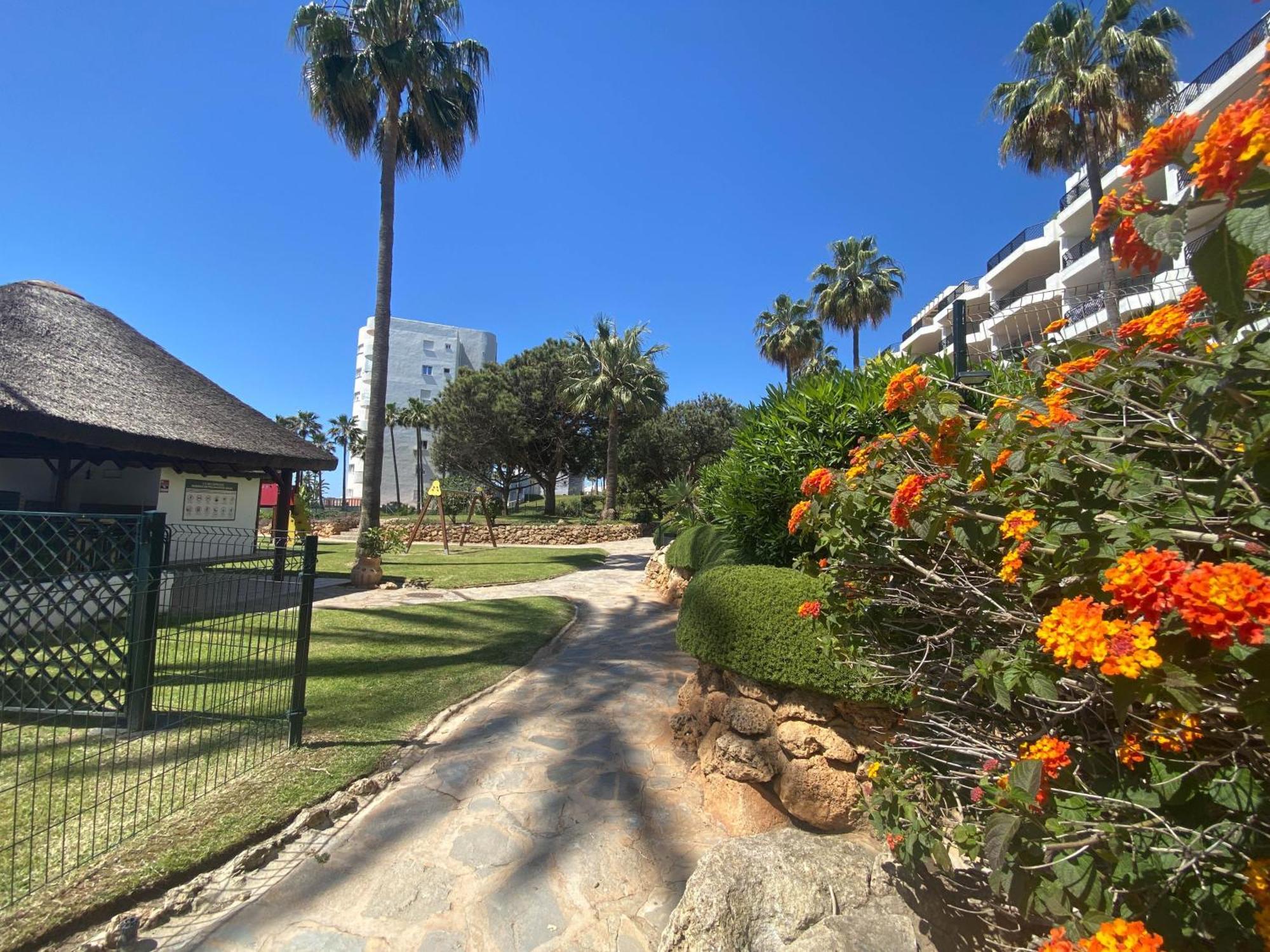 Frontline Beach Ground Floor With Privet Garden, Mi Capricho 16 Mijas Dış mekan fotoğraf